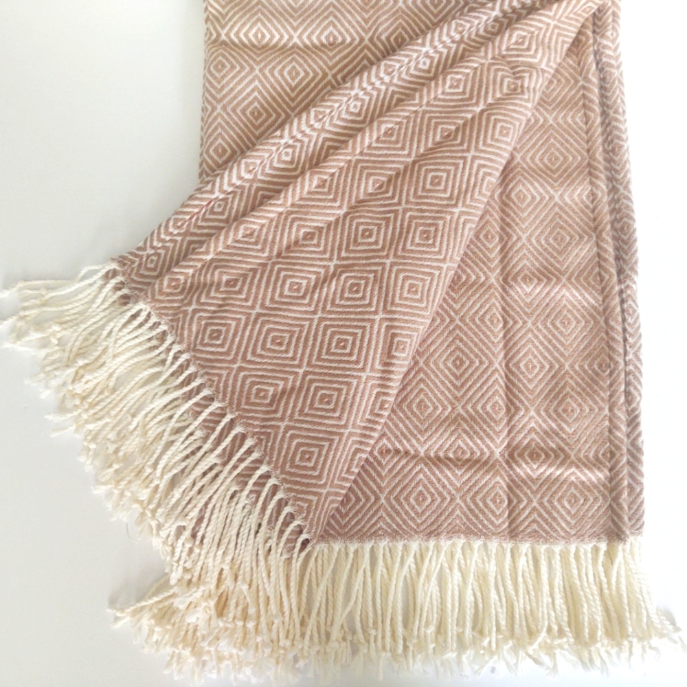 🎁Ann Gish Arches Throw - Cream/Taupe - Style # YTHAR-CTA